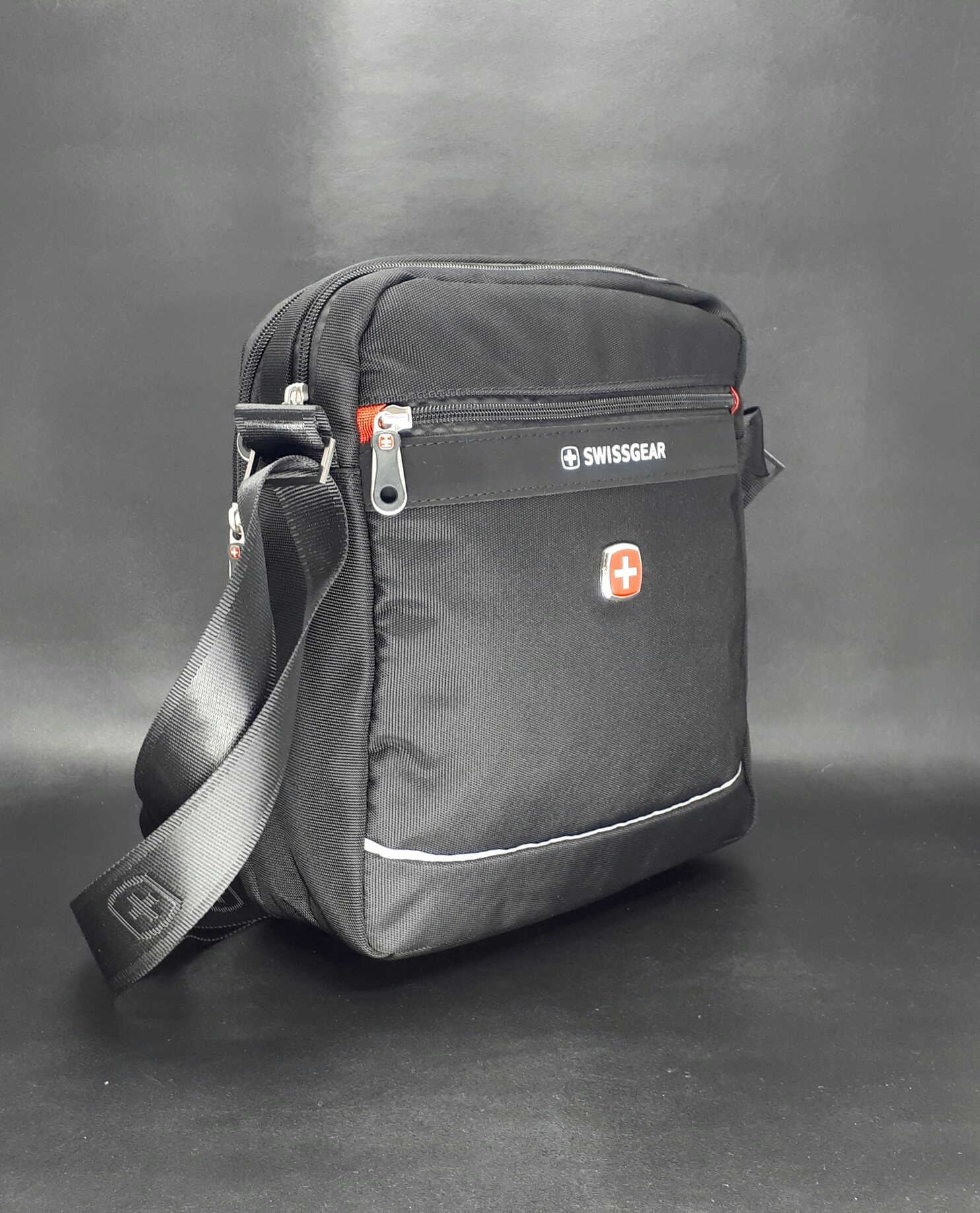  SWISSGEAR ASKILI ÇAPRAZ TABLET ÇANTASI