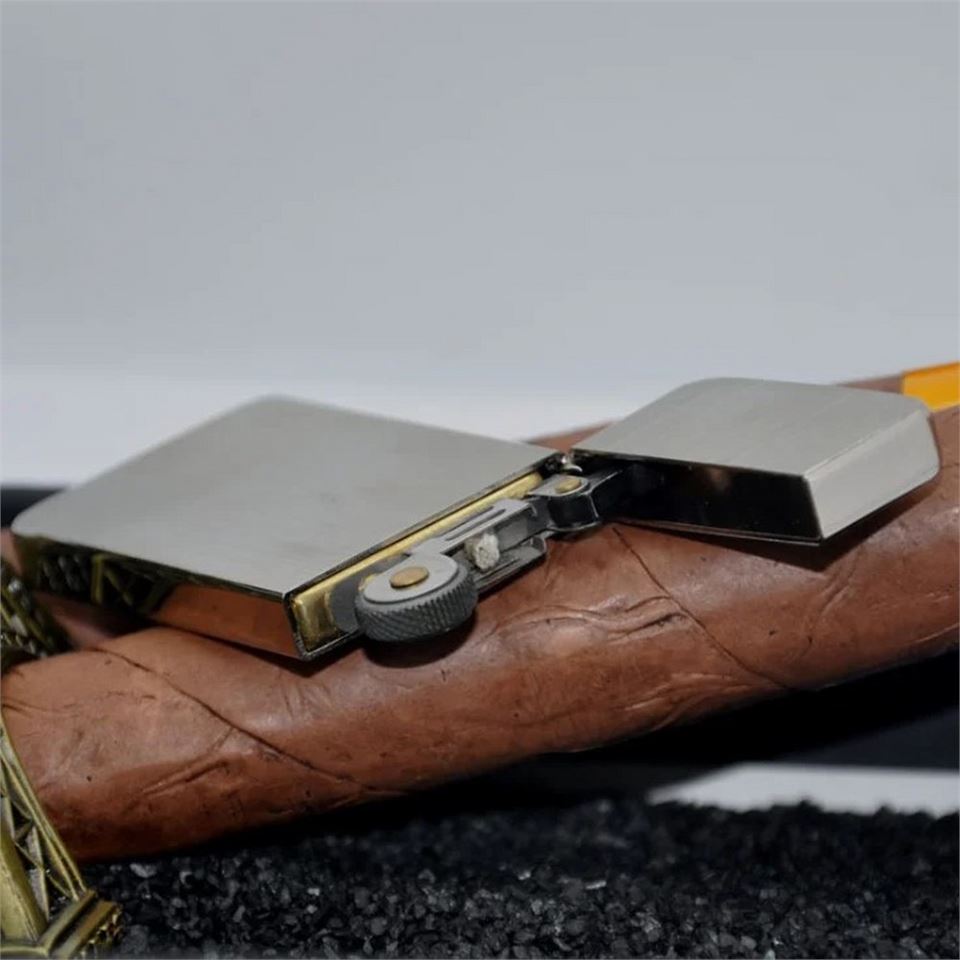 Kuboy Vintage Çakmak Benzinli Slim Çakmak Gümüş Renk